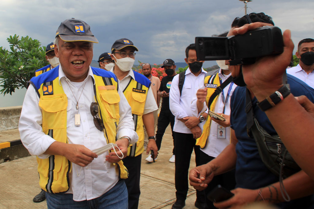 Ia katakan, Bendungan Raknamo juga memiliki potensi wisata air karena airnya jernih dan memiliki panorama yang bagus sehingga dia meminta agar dikembangkan potensi wisata air tersebut dengan disediakan dermaga dan perahu wisata. 