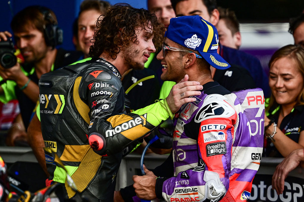 Pembalap Italia tersebut mengukir catatan waktu 1 menit 29,671 detik. Keberhasilan meraih pole position tersebut menjadi yang pertama kalinya diperoleh Bezzecchi dan tim VR46 di MotoGP. 