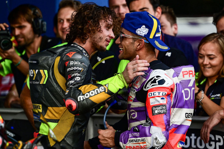 Pembalap Italia tersebut mengukir catatan waktu 1 menit 29,671 detik. Keberhasilan meraih pole position tersebut menjadi yang pertama kalinya diperoleh Bezzecchi dan tim VR46 di MotoGP. 