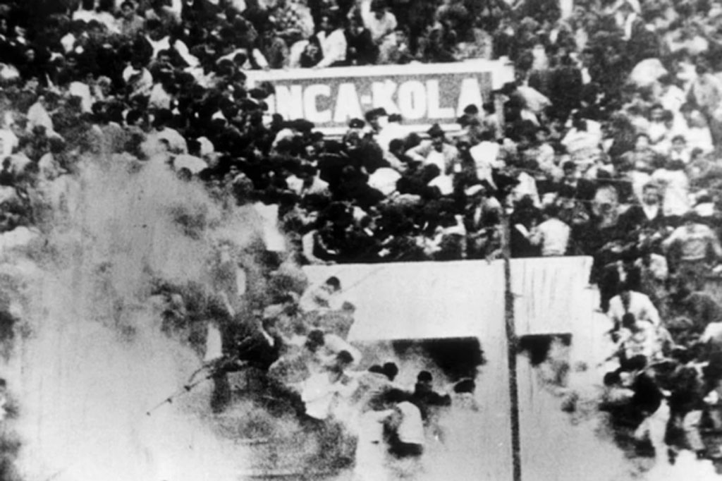 Korban meninggal terbanyak akibat kerusuhan suporter terjadi di Estadio Nacional di Peru ketika pertandingan Peru vs Argentina pada 24 Mei tahun 1964 yang menewaskan 328 orang.