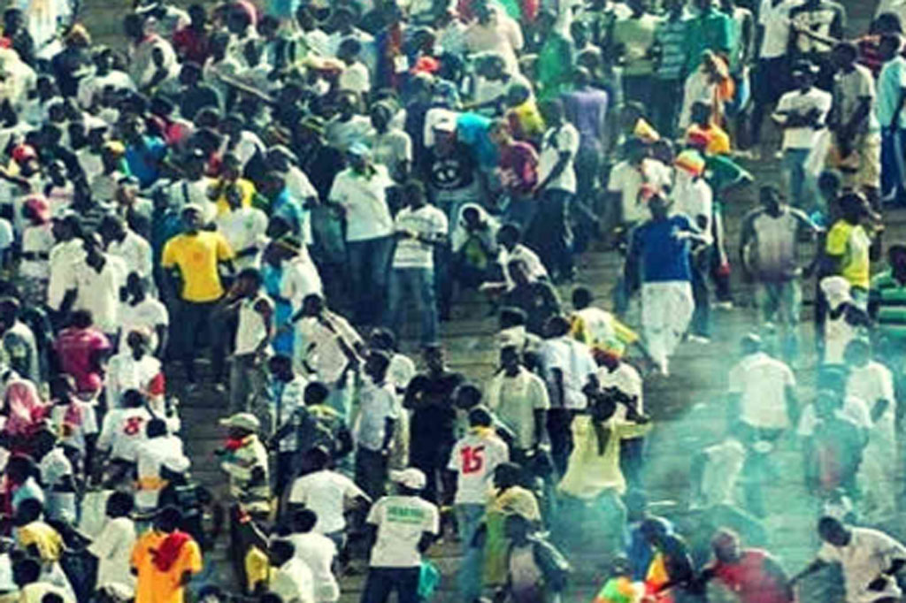 Accra Sports Stadium Disaster, Accra, Ghana, 126 orang tewas (9 Mei 2001). www.chaseyoursport.com