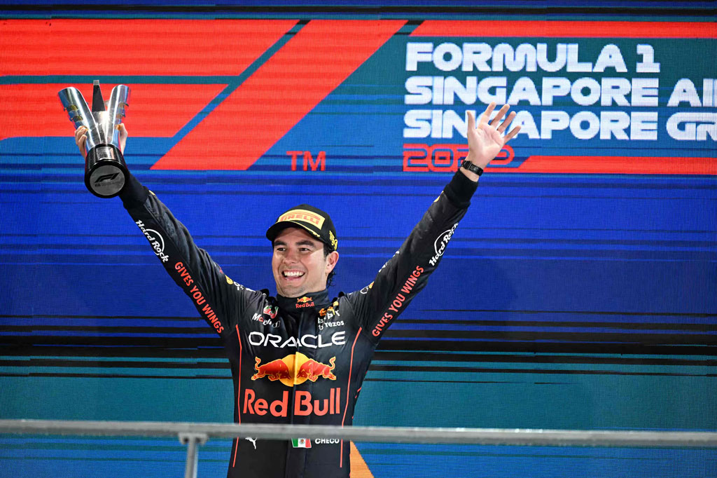 Sang pembalap tim Red Bull finis tujuh detik di depan pembalap Ferrari Charles Leclerc di balapan sepanjang dua jam yang sempat tertunda cuaca buruk itu.