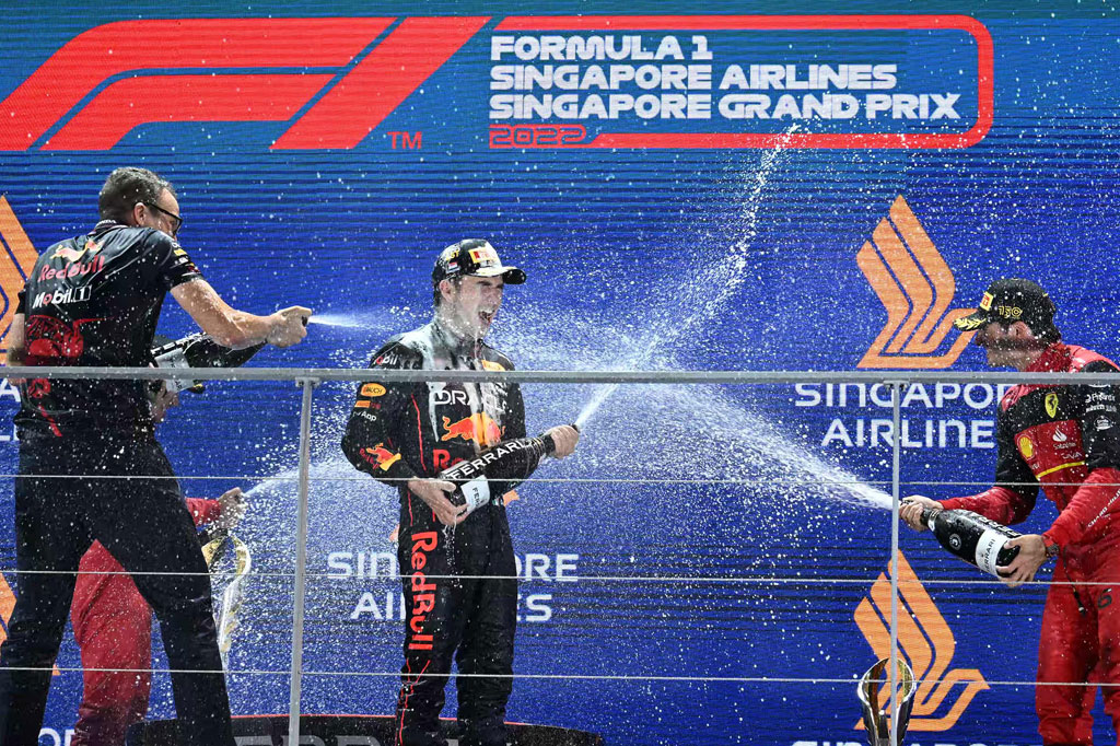 Dengan Perez finis 7,595 detik di depan Leclerc, maka sang pembalap Red Bull itu tetap mempertahankan statusnya sebagai juara di Marina Bay, sekaligus menjadi kemenangan keempat dalam kariernya di F1.