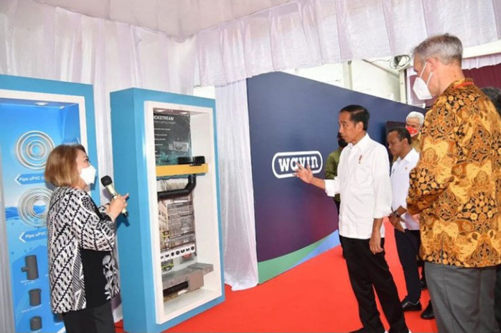 Lebih lanjut, Kepala Negara menyampaikan bahwa di KITB sendiri hingga saat ini telah ada 10 perusahaan yang berinvestasi dan dalam proses konstruksi. Beberapa di antaranya yaitu pabrik baterai mobil listrik, pabrik kaca terbesar di Asia Tenggara, dan pabrik alat-alat kesehatan.