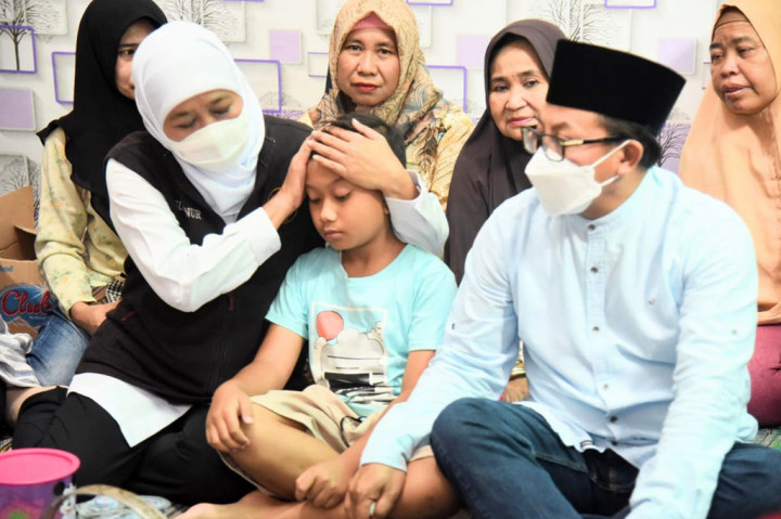 Alviansyah, bocah 11 tahun menjadi yatim piatu, karena kedua orangtuanya menjadi korban meninggal dunia dalam kerusuhan di Stadion Kanjuruhan, Malang, Jawa Timur.