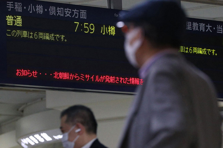Selain peringatan untuk mencari perlindungan, peluncuran rudal tersebut juga membuat layanan kereta api di wilayah utara Jepang ditangguhkan untuk sementara waktu.