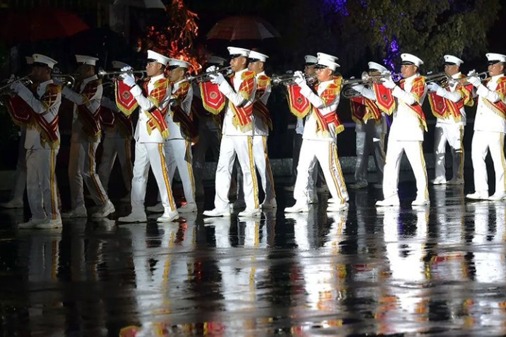 Upacara Parade Senja di Kemenhan dilaksanakan hanya satu hari menjelang Puncak Peringatan Hari Ulang Tahun (HUT) Ke-77 TNI yang jatuh pada Rabu, 5 Oktober 2022.