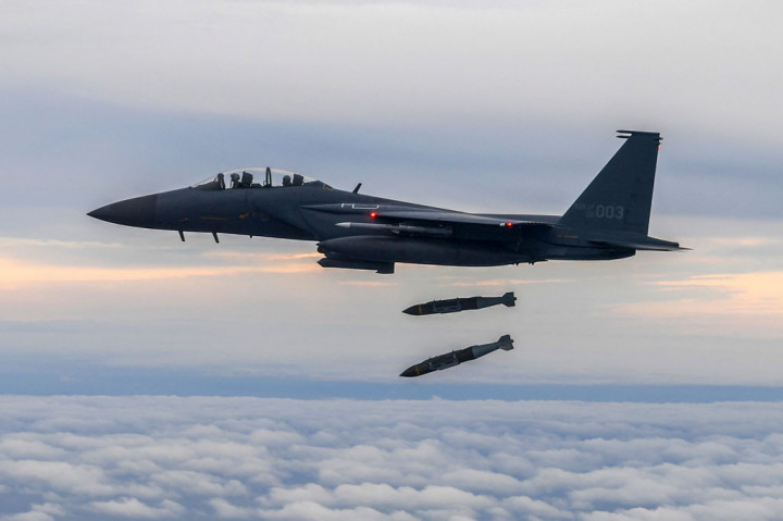 Pada hari Selasa, jet tempur Korea Selatan dan AS telah melakukan latihan pengeboman di sebuah sasaran di Laut Kuning.