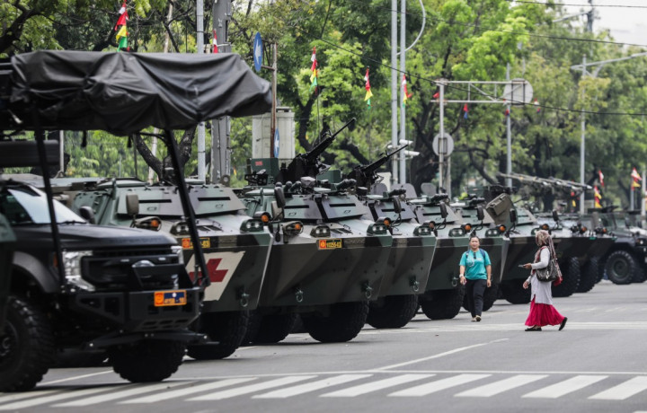 Puluhan kendaraan tempur TNI dipamerkan di depan Kompleks Istana Kepresidenan, Jalan Medan Merdeka Utara, Jakarta Pusat, Selasa, 4 Oktober 2022.