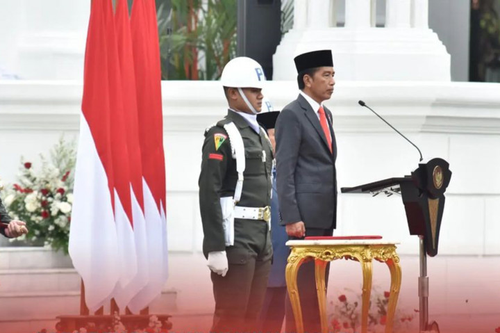 Presiden Joko Widodo menjadi Inspektur Upacara dalam upacara peringatan ke-77 Hari Tentara Nasional Indonesia (TNI), Rabu, 5 Oktober 2022, di halaman Istana Merdeka, Jakarta.