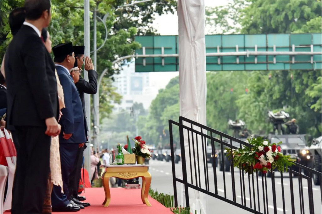 Kolonel Laut (PM) Moh. Erwin Kasirun bertindak selaku Komandan Upacara, sementara Brigjen TNI Novi Helmy Prasetya bertindak selaku Perwira Upacara.