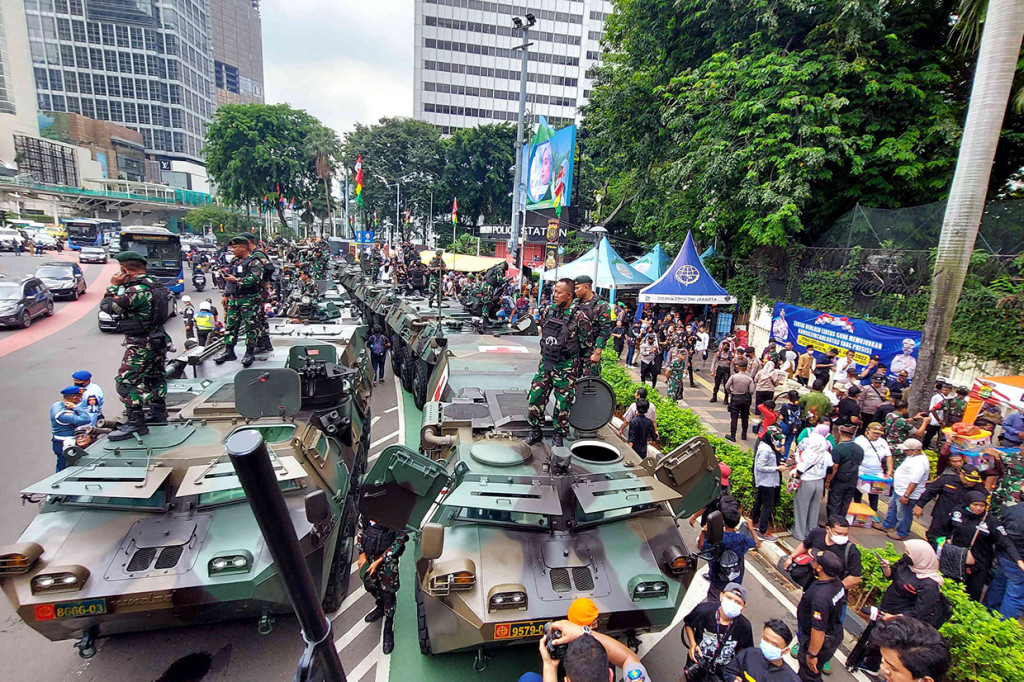 Iring-iringan tersebut berlangsung dari Istana Merdeka Jakarta Pusat, mengarah ke Kawasan Patung Kuda dan Bundaran HI.