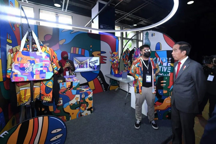 Sektor ekonomi kreatif, lanjut Presiden, dapat menjadi solusi untuk meningkatkan taraf hidup masyarakat secara luas dan berkelanjutan karena mampu mendobrak batas geografis, gender, ras, dan strata ekonomi.