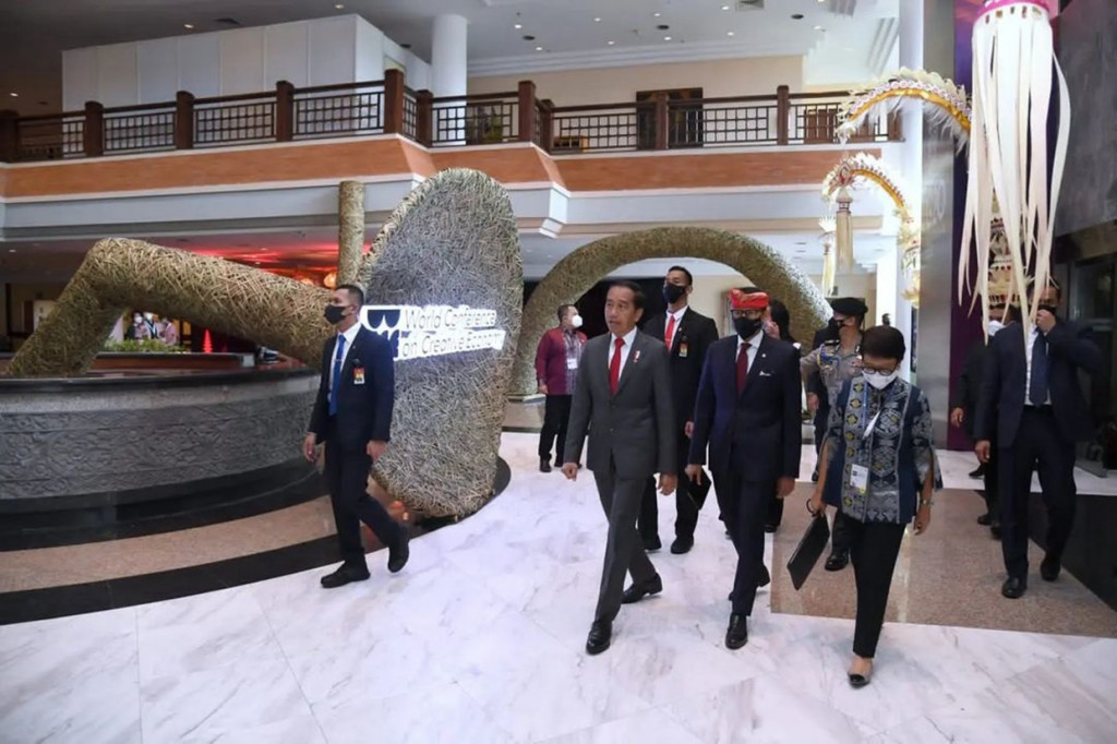 Jokowi menyampaikan ekonomi kreatif juga relatif mampu bertahan dan tumbuh signifikan dibandingkan sektor lainnya. 