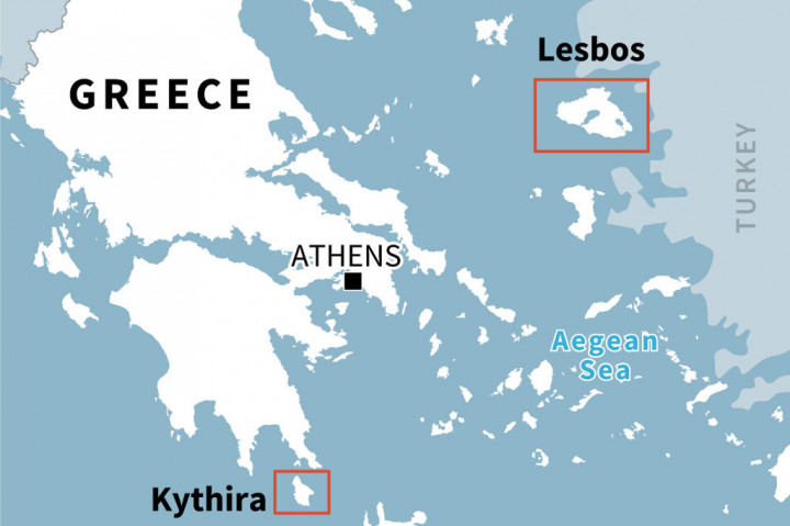 Beberapa jam sebelumnya, penjaga pantai diberitahu tentang sebuah perahu layar yang mengalami kesulitan di dekat Pulau Kythira, selatan semenanjung Peloponnese. Perahu yang diyakini membawa sekitar 95 orang itu kandas dan tenggelam di dekat pelabuhan pulau Diakofti. Beberapa yang selamat berhasil mencapai pantai.