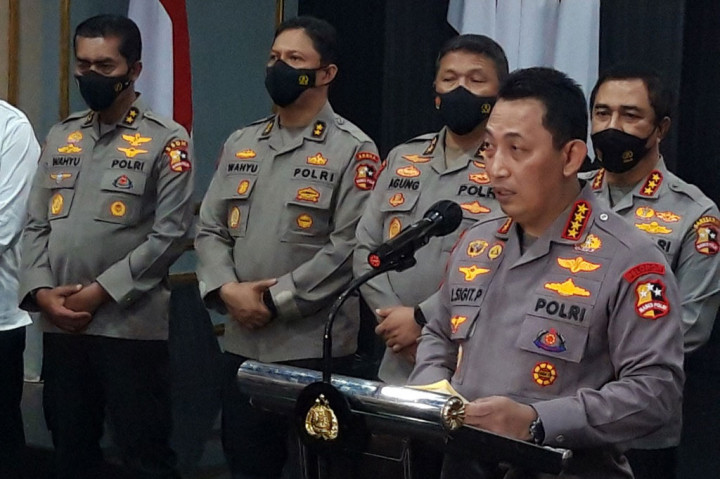 Kapolri Jenderal Listyo Sigit Prabowo mengumumkan penetapan enam tersangka dalam tragedi Kanjuruhan yang menewaskan 131 orang.