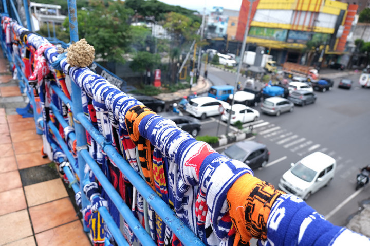 Pada Kamis, 6 Oktober 2022, Kapolri Jenderal Listyo Sigit Prabowo telah mengumumkan enam orang menjadi tersangka terkait Tragedi Kanjuruhan.