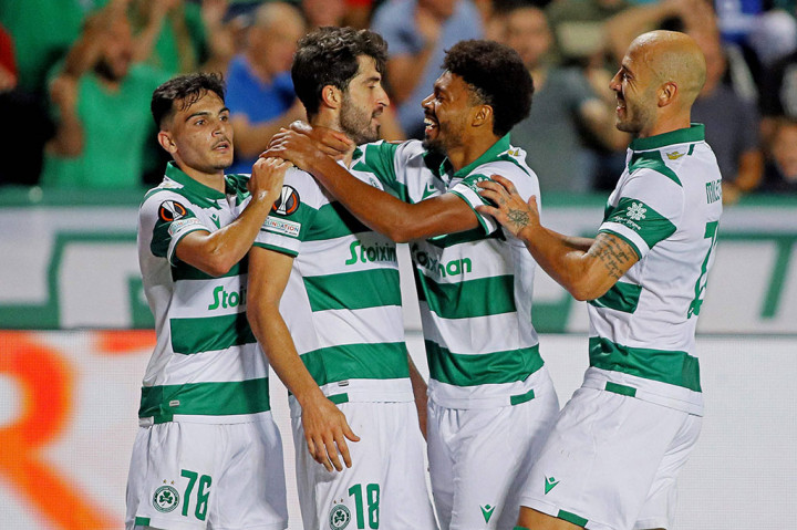 Pada menit ke-34 justru tuan rumah yang berhasil memecah kebuntuan terlebih dahulu lewat pemain Iran, Karim Ansarifard yang menyelesaikan sodoran dari Bruno Souza. Skor 1-0 untuk tuan rumah bertahan hingga jeda.