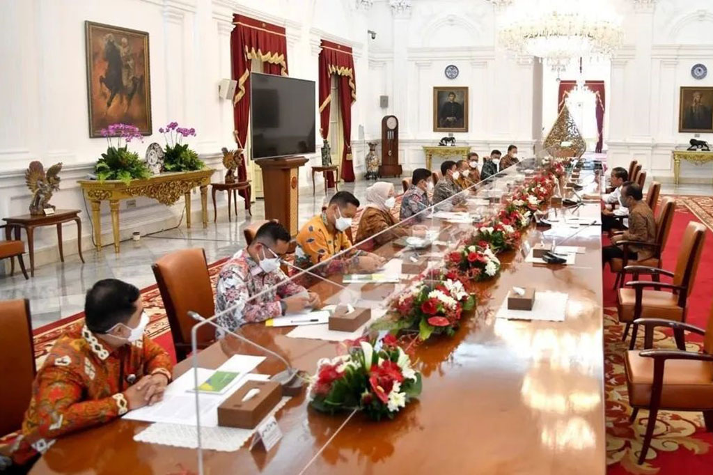 Dalam pertemuan tersebut, Kepala Negara menyampaikan pesan kepada dewan direksi untuk berhati-hati dalam mengelola dana BPJS Ketenagakerjaan.