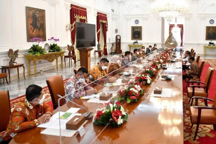 Dalam pertemuan tersebut, Kepala Negara menyampaikan pesan kepada dewan direksi untuk berhati-hati dalam mengelola dana BPJS Ketenagakerjaan.