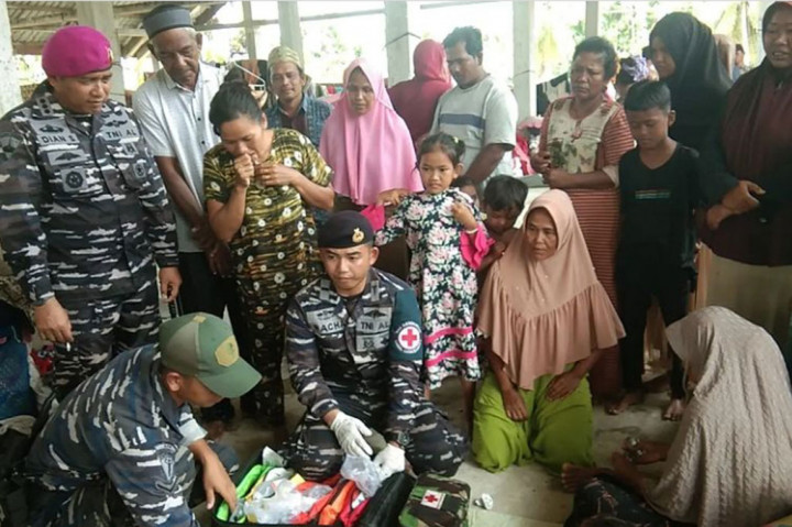 Selain distribusi logistik, Tim Kesehatan Lapangan gabungan Lanal Lhokseumawe dan Bintara Kesehatan Kopasgat Kipan B Yonko 469 telah melaksanakan pengobatan gratis 183 pasien di Posko Kesehatan dan 150 pasien door to door dari 7 desa yang didatangi.