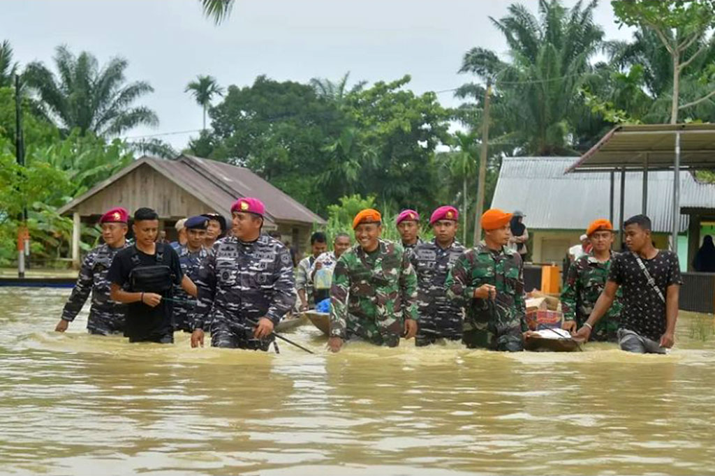Danlanal juga mengucapkan terima kasih kepada Harbour Energy, Pertamina PHE NSO, PLN Lhokseumawe, BSI Lhokseumawe dan Perta Arun Gas yg turut berpartisipasi memberikan bantuan logistik dan obat obatan untuk Korban Banjir Lhoksukon.