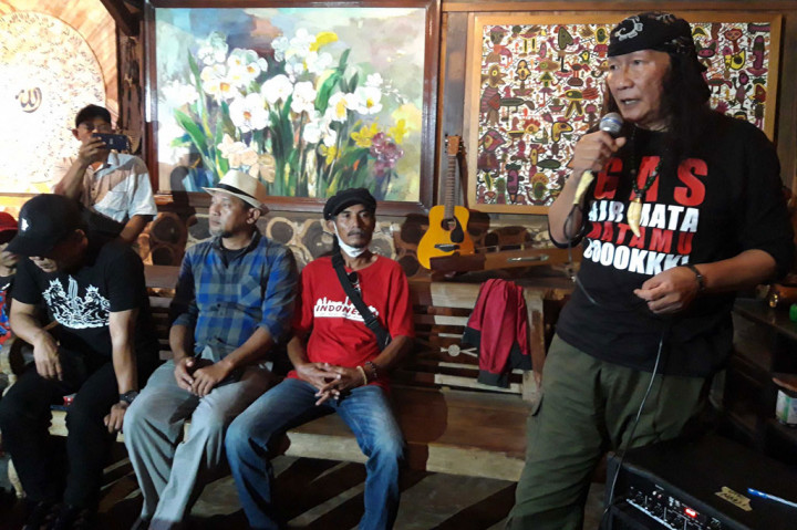 Aremania, kata dia, siap memfasilitasi tempat agar perdamaian ini bisa disaksikan oleh seluruh suporter yang ada di Indonesia. 