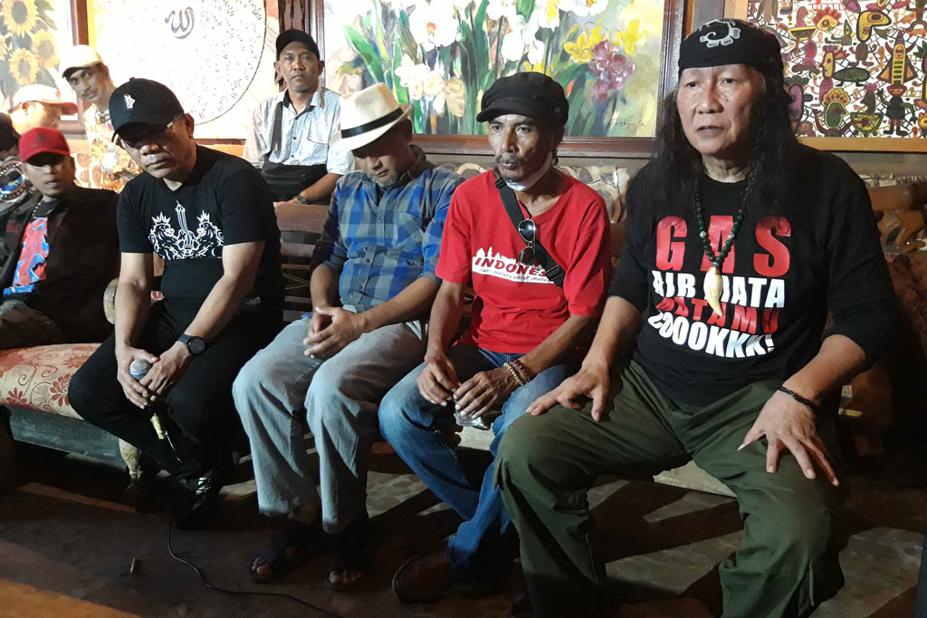 Pada kesempatan itu, Anto Baret juga berterima kasih kepada Bonek dan kelompok suporter di Indonesia yang telah menggelar berbagai aksi untuk mendukung dan menguatkan Aremania. 