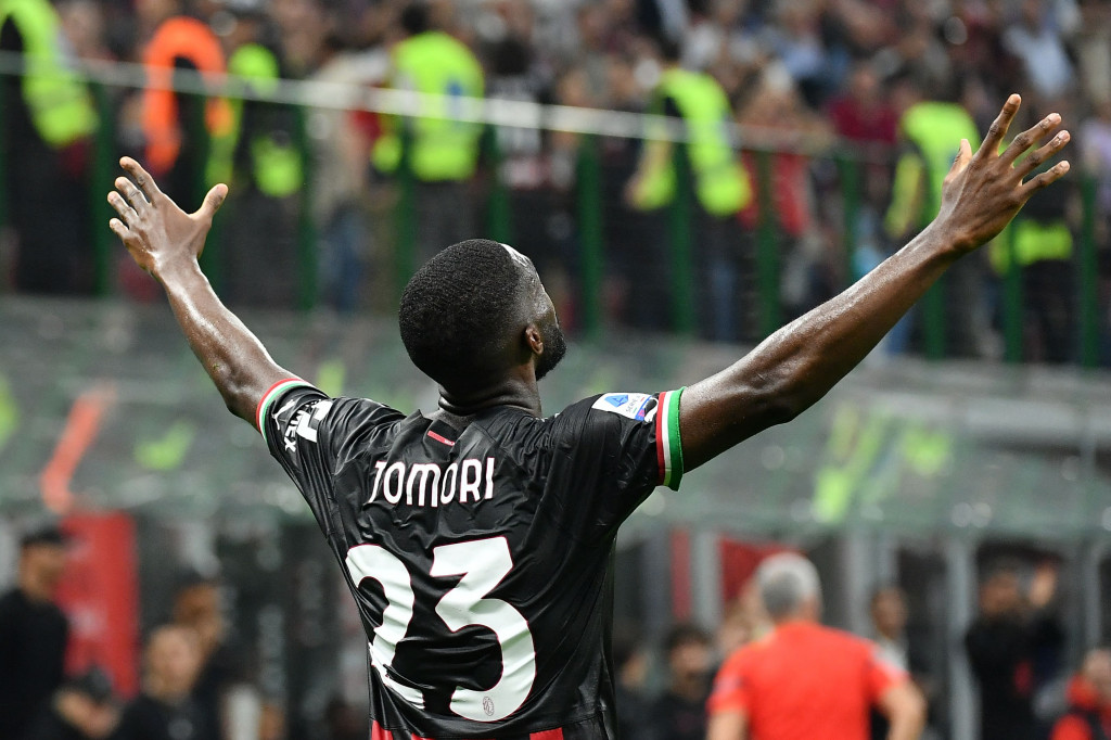 Milan unggul lebih dahulu berkat gol Fikayo Tomori di babak pertama. 