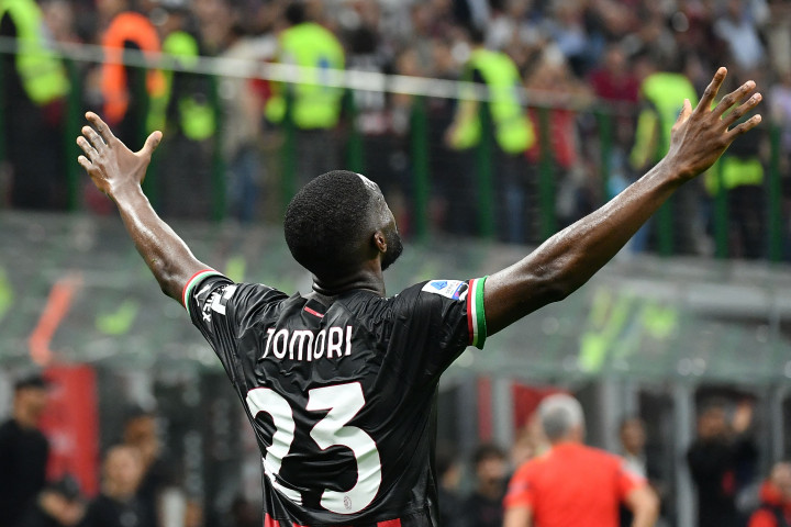 Milan unggul lebih dahulu berkat gol Fikayo Tomori di babak pertama. 
