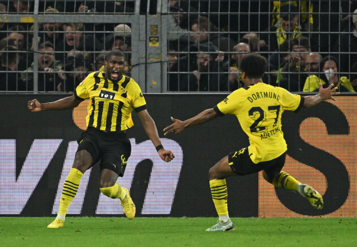Anthony Modeste melakukan selebrasi usai mencetak gol ke gawang Bayern Muenchen.