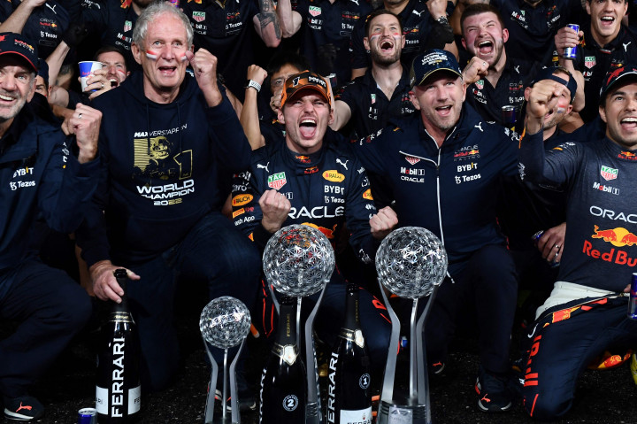 Max Verstappen kini mengumpulkan 366 poin di puncak klasemen F1. Sergio Perez menyusul dengan 253 poin, unggul satu angka atas Charles Leclerc.