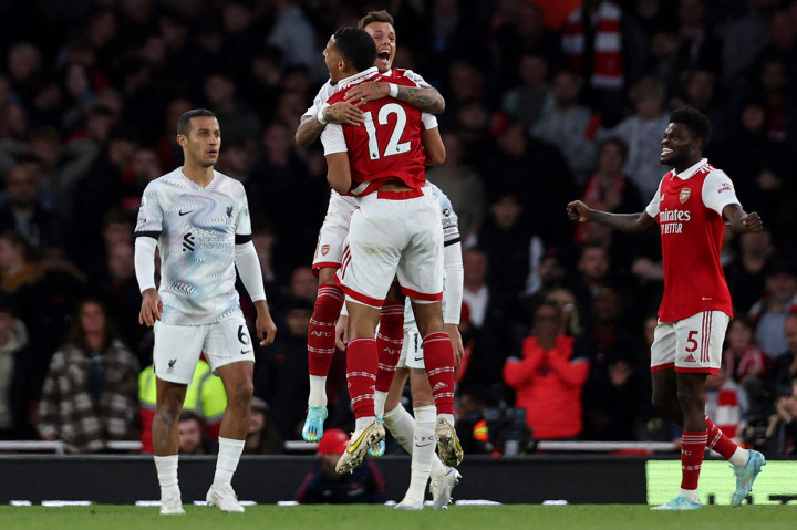 Tapi Arsenal kembali memimpin berkat penalti yang dieksekusi Saka pada menit ke-76. Skor 3-2 bertahan sampai peluit panjang.