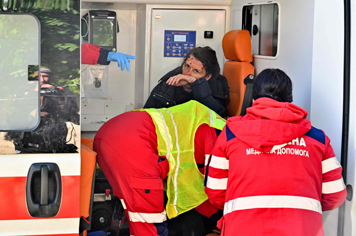 Dinas kepolisian nasional Ukraina mengungkapkan, serangan besar-besaran di Kyiv melukai 12 orang dan menewaskan lima korban.