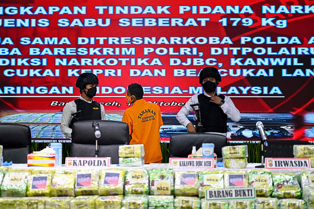 Polda Aceh bekerjasama dengan Bareskrim Polri, Direktorat Interdiksi Narkotika Bea dan Cukai, Bea Cukai Kepulauan Riau menggagalkan peredaran narkotika jenis sabu sebanyak 179 kilogram yang diselundupkan dari Malaysia melalui perairan Kabupaten Aceh Timur dan mengamankan seorang kurir, sedangkan pemilik dan jaringannya masih buronan.