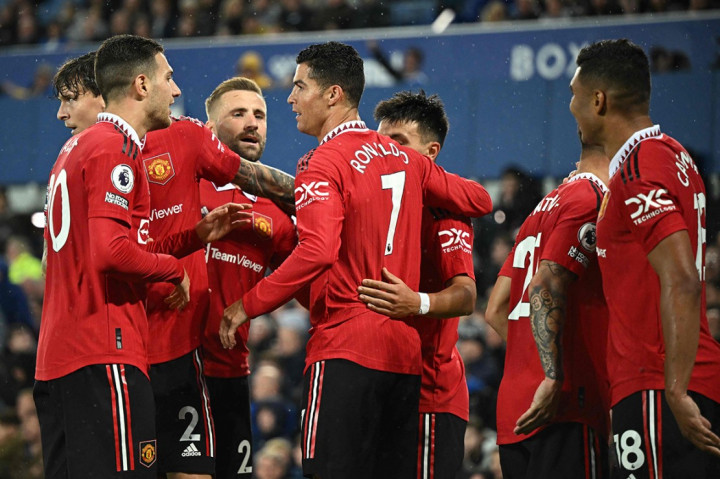 Gol Cristiano Ronaldo membawa Manchester United menang 2-1 saat bertandang ke kandang Everton pada lanjutan Liga Inggris di Goodison Park, Senin, 10 Oktober 2022, dini hari WIB. Gol tersebut terasa spesial bagi sang pemain. Itu adalah gol ke-700 peraih lima Ballon d'Or tersebut di level klub sepanjang kariernya.