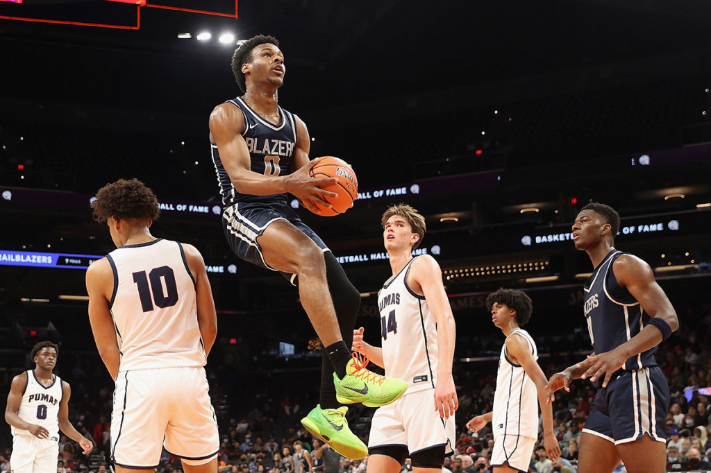 Bronny James sudah menjadi bagian dari pemasaran Nike untuk sneaker terbarunya, Nike LeBron 20. Tidak ada persyaratan keuangan untuk kesepakatan yang terungkap.