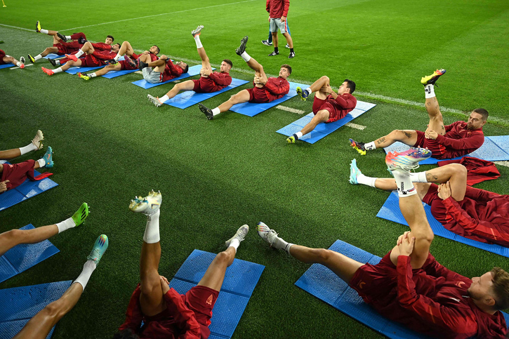 Pertandingan sepak bola Grup G Liga Champions antara Borussia Dortmund dan Sevilla FC akan dilaksanakan pada 12 Oktober 2022 dini hari WIB. Tim Sevilla lakukan sesi latihan di stadion, Dortmund, Jerman, Senin, 10 Oktober 2022.