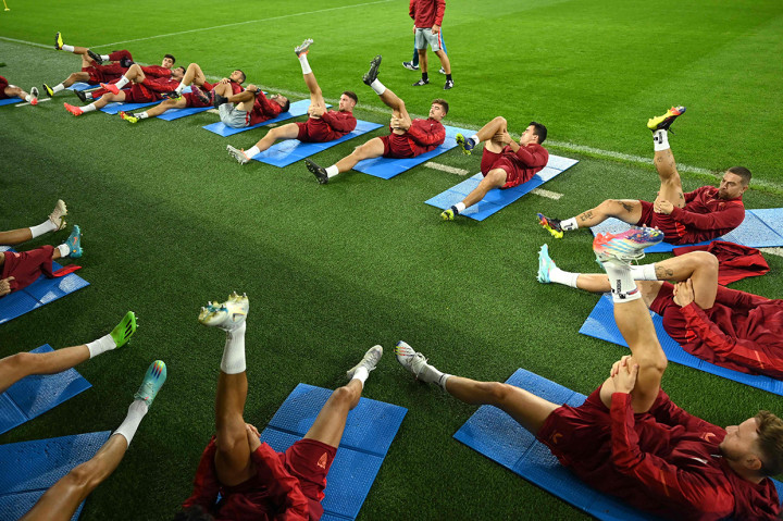 Pertandingan sepak bola Grup G Liga Champions antara Borussia Dortmund dan Sevilla FC akan dilaksanakan pada 12 Oktober 2022 dini hari WIB. Tim Sevilla lakukan sesi latihan di stadion, Dortmund, Jerman, Senin, 10 Oktober 2022.