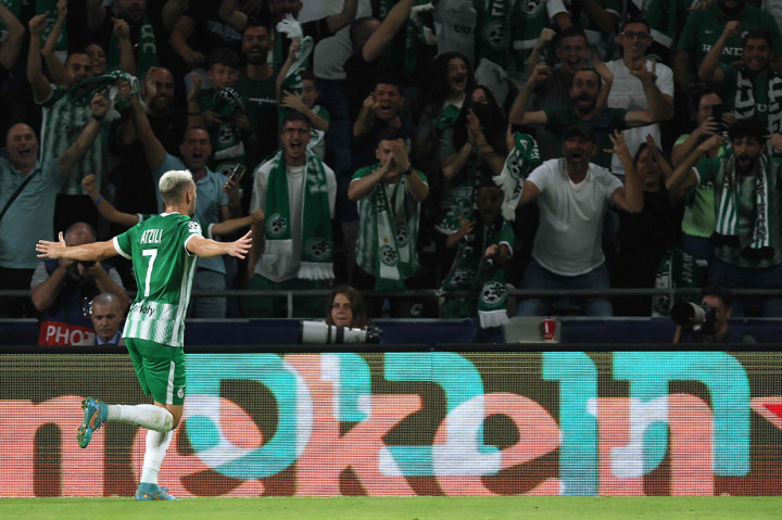 Maccabi menggandakan keunggulan menjadi 2-0 pada menit ke-42. Atzili kembali mencatatkan namanya di papan skor lewat tembakan terukur yang bersarang di pojok atas gawang lawan. Skor 2-0 bertahan untuk Maccabi sampai turun minum.