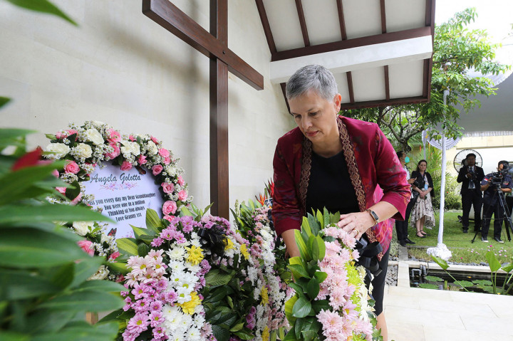 Konsulat Australia di Denpasar juga mengadakan upacara peringatan yang dihadiri oleh Duta Besar Australia untuk Indonesia Penny Williams dan asisten menteri luar negeri Tim Watts.