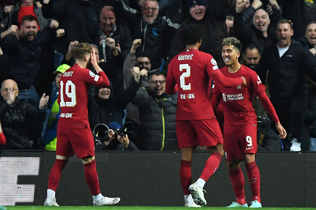 Liverpool berbalik unggul pada menit ke-55. Firmino mengemas brace usai menyontek bola hasil umpan silang Joe Gomez dari sisi kanan. The Reds unggul 2-1.