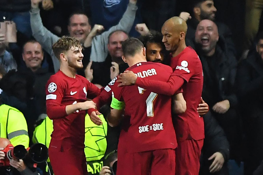 Penyerang asal Mesir kemudian mencetak hattrick semenit kemudian lewat serangan cepat dari sisi kanan, usai mendapat umpan Jota. Kedudukan menjadi 6-1.