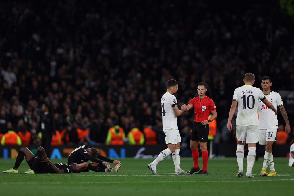 Hasil ini membuat Tottenham masih memimpin Grup D dengan torehan 7 poin dari 4 laga, mengungguli Marseille (6). Sementara Frankfurt menjadi juru kunci dengan 4 poin.