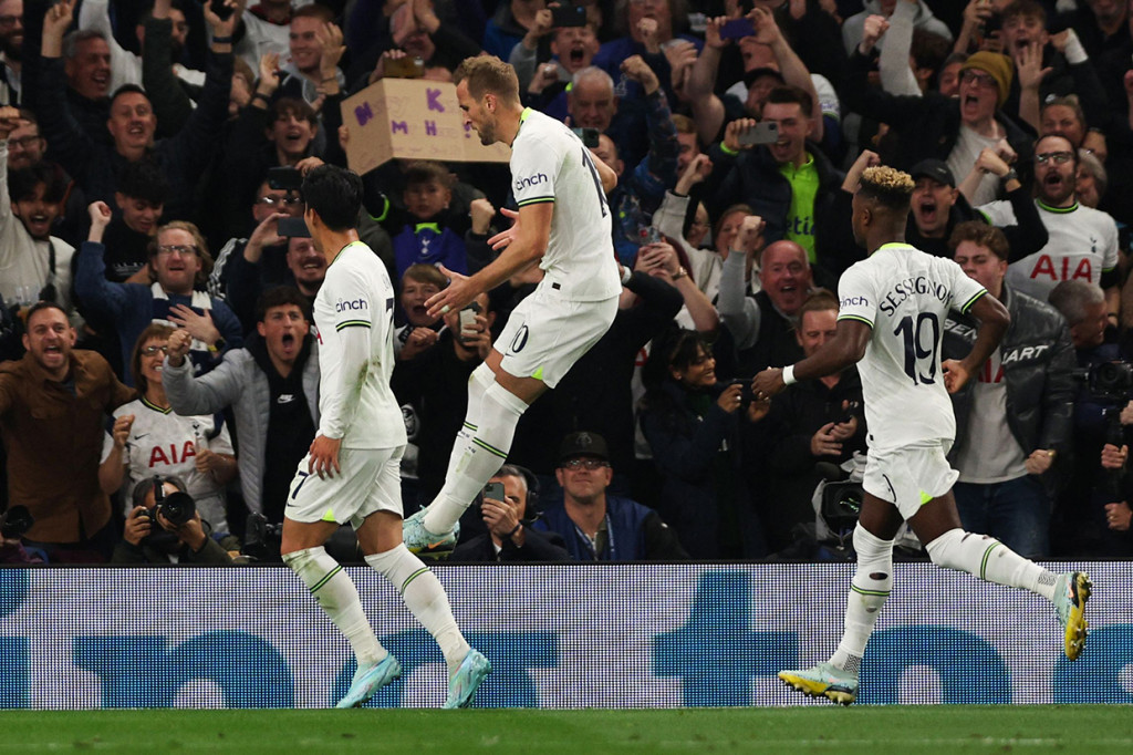 Pada menit ke-25, Tottenham Hotspur mendapatkan hadiah penalti setelah Kristijan Jakic kedapatan melanggar Kane di kotak terlarang. Keluar sebagai eksekutor, Kane (28’) mampu membawa The Lilywhites berbalik unggul.