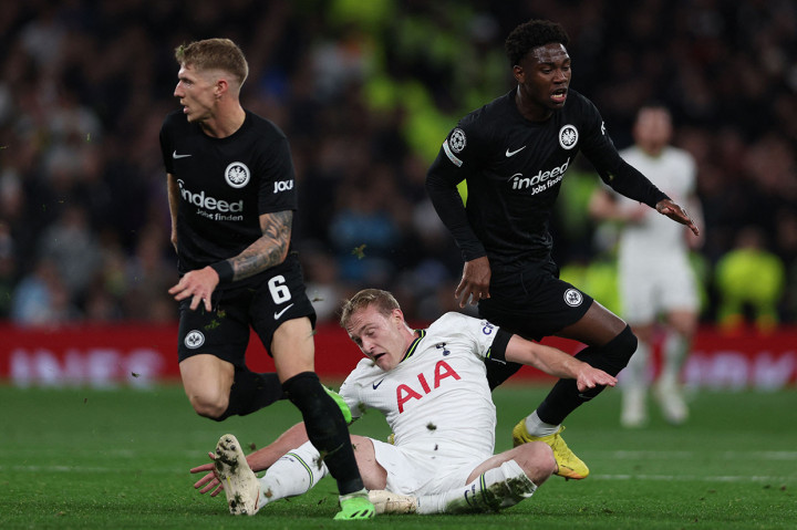 Malah Eintracht Frankfurt yang bisa memperkecil ketertinggalannya menjadi 2-3. Faride Alidou bisa menjebol gawang Tottenham Hotspur di menit ke-87.