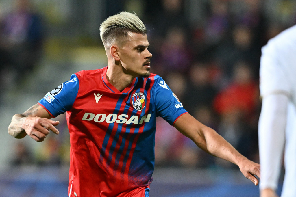 Jan Kliment melakukan selebrasi usai mencetak gol ke gawang Bayern Muenchen di matchday keempat Grup C Liga Champions 2022/23.