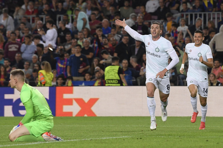 Barcelona nyaris tersingkir dari Liga Champions 2022/2023 usai bermain imbang 3-3 saat menjamu Inter Milan. Pelatih Simone Inzaghi angkat topi melihat penampilan Nerazzurri.