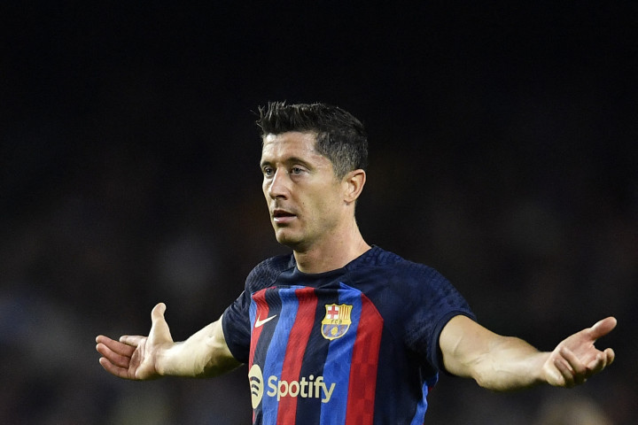 Barcelona kemudian tampil menekan memburu gol penyama kedudukan. Usaha mereka membuahkan hasil pada menit ke-82 melalui gol dari Robert Lewandowski.