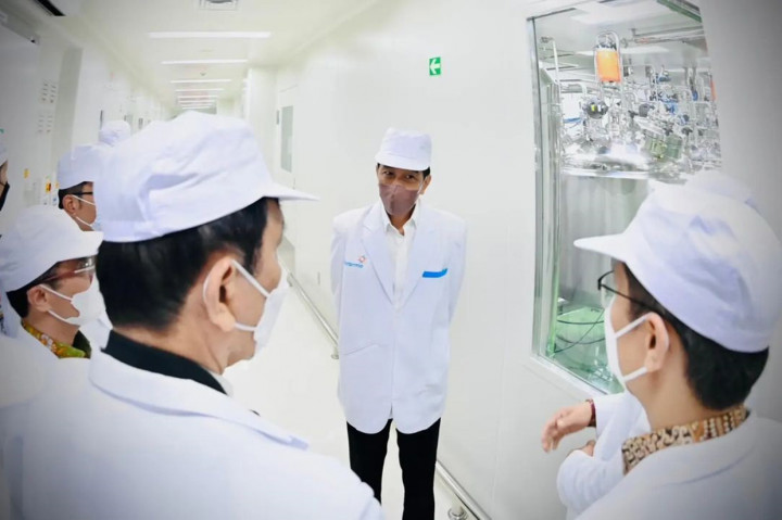 Presiden pun mengapresiasi semua pihak yang telah mendukung pengembangan vaksin Covid-19 produksi dalam negeri yang dilakukan dalam waktu 1,5 tahun ini.